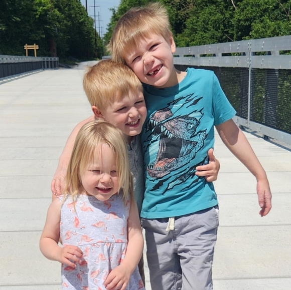 Meet your Posher, Elisha - Picture 2 of 12